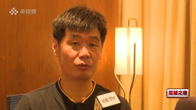 世界杯直播在线观看免费无插件-李霄鹏：队员到国家队就变样 挣这钱就得承受压力